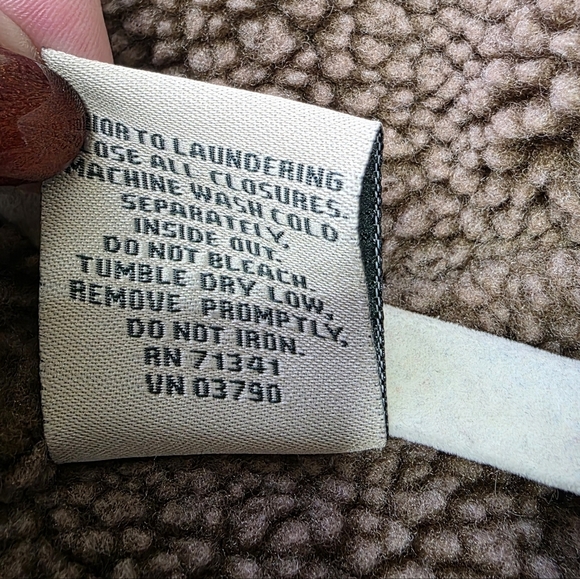 L.L. Bean Women's Hooded Faux Suede Sherpa Toggle Med Petite Tan Winter Jacket - Picture 6 of 7